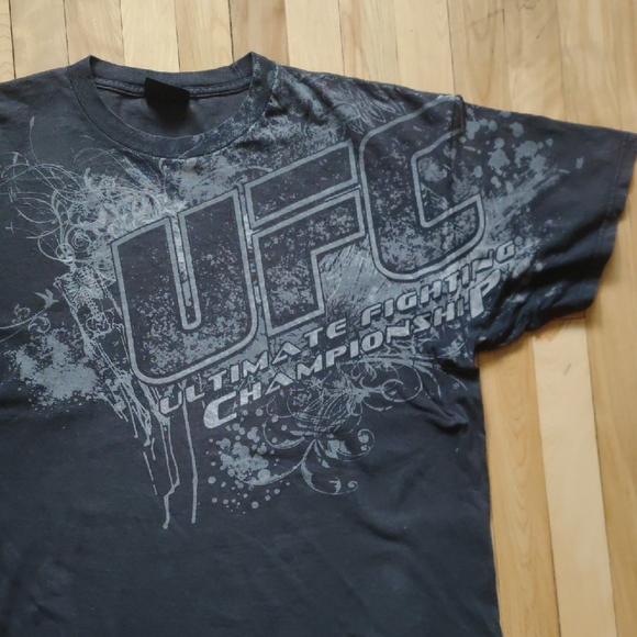 UFC Men's Charcoal Graphic Tee - Picture 2 of 13